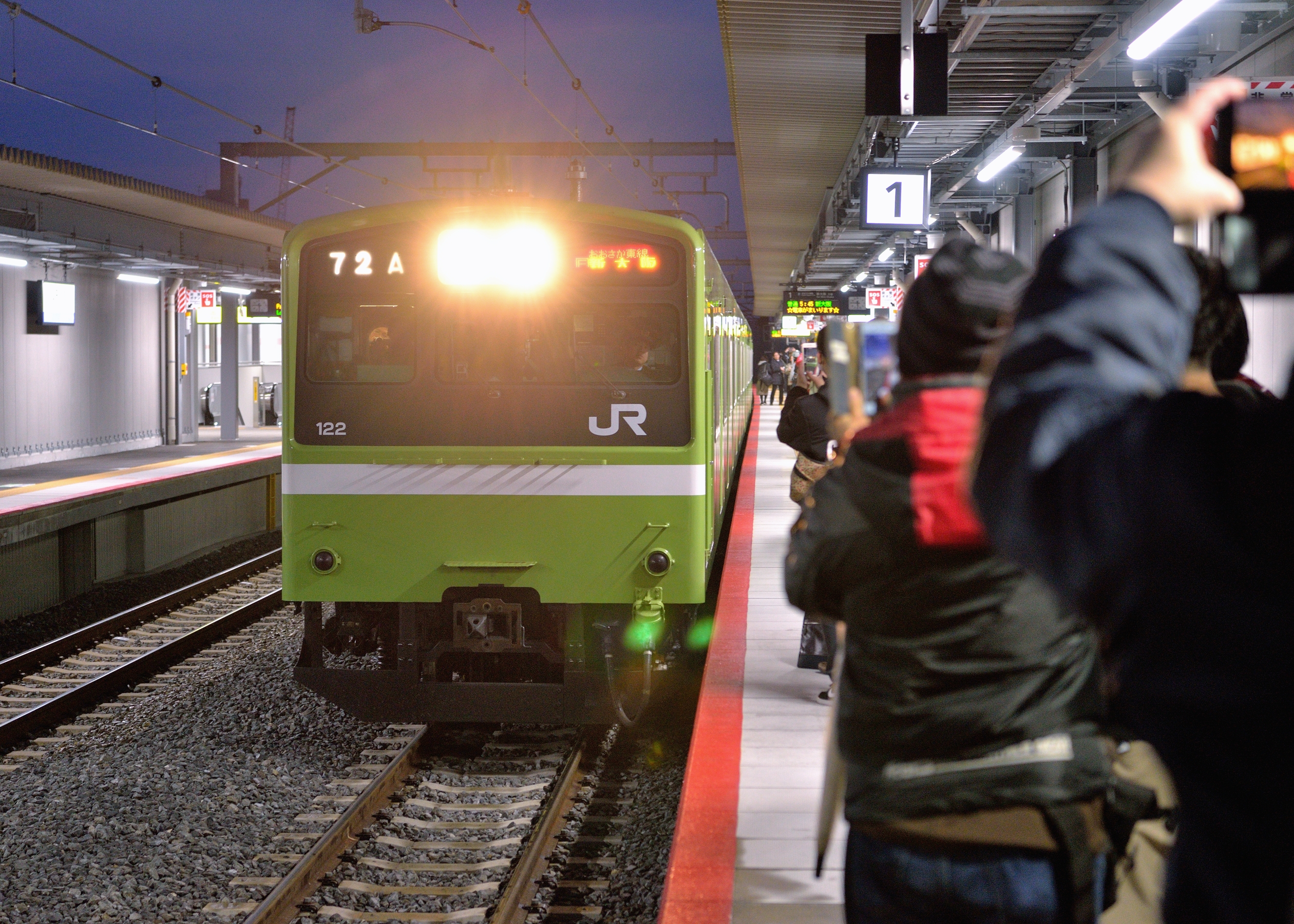 ３月16日 JR淡路駅 上り線の一番列車